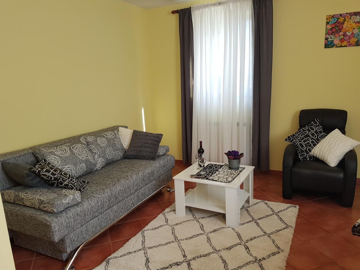 Apartments Ella Rovinj Exterior photo