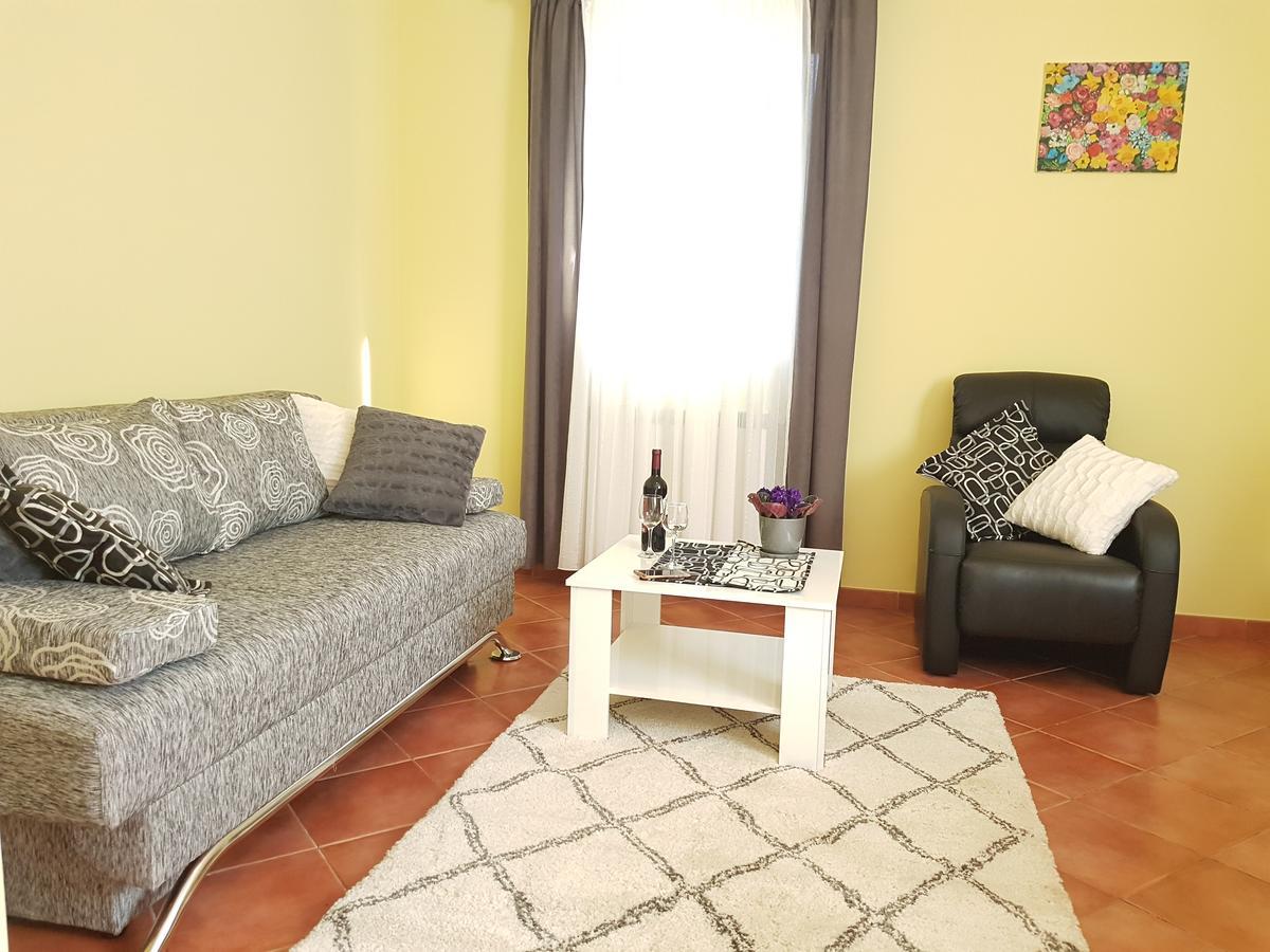 Apartments Ella Rovinj Exterior photo