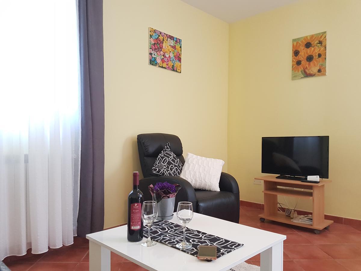 Apartments Ella Rovinj Exterior photo