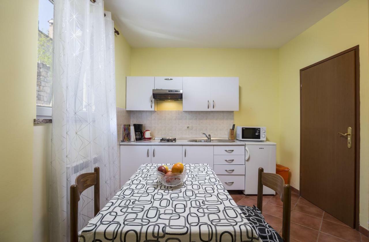 Apartments Ella Rovinj Exterior photo