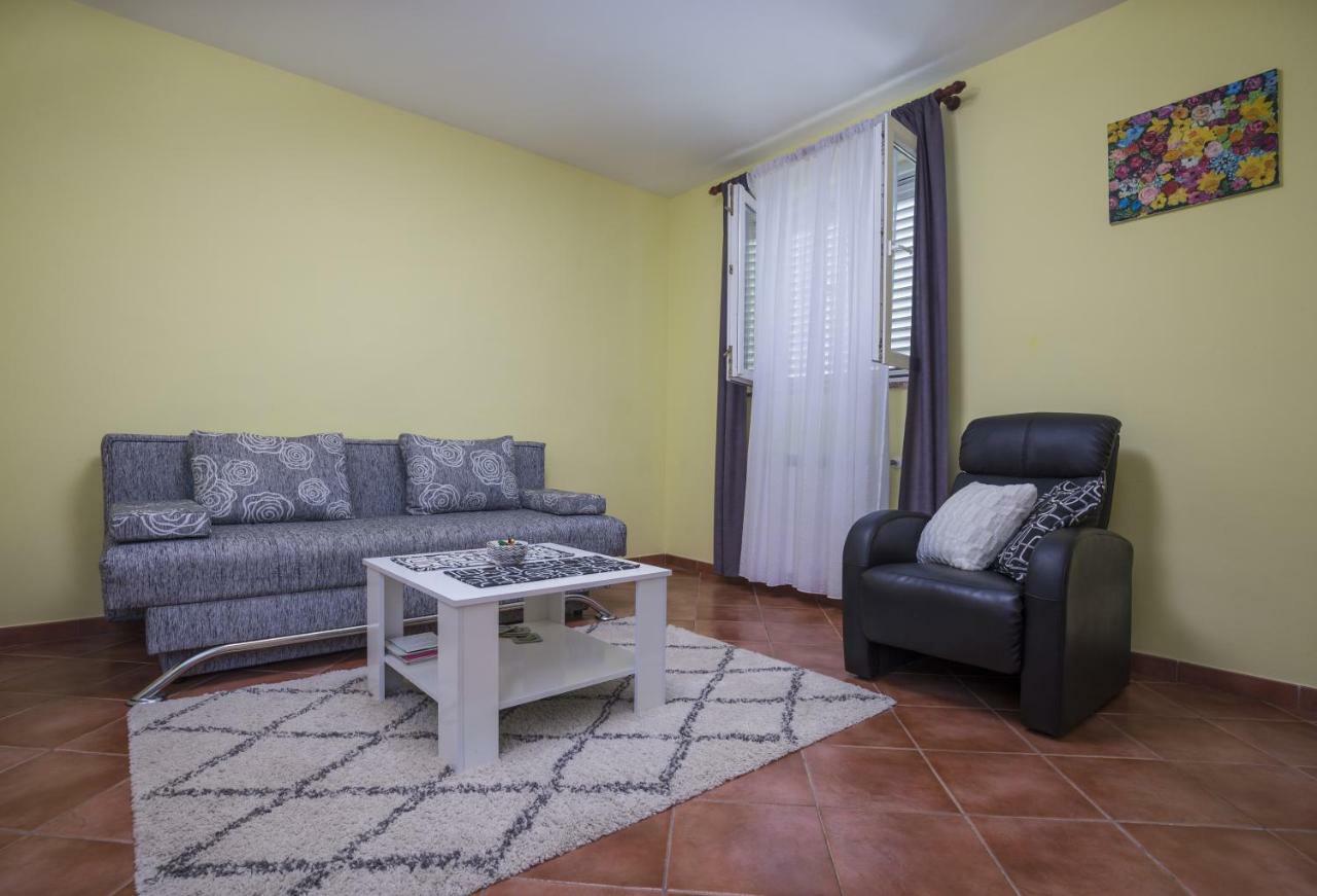 Apartments Ella Rovinj Exterior photo