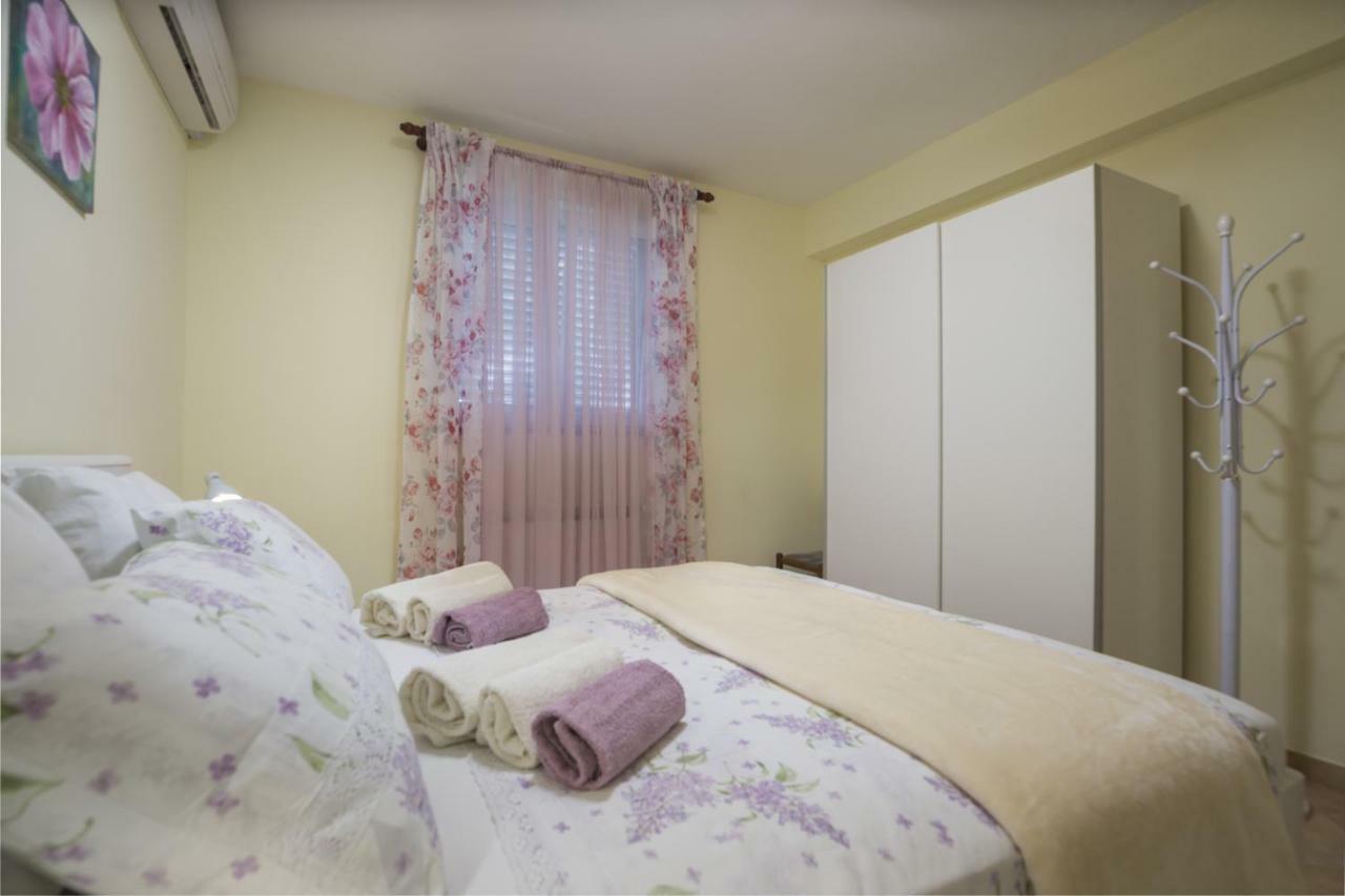 Apartments Ella Rovinj Exterior photo